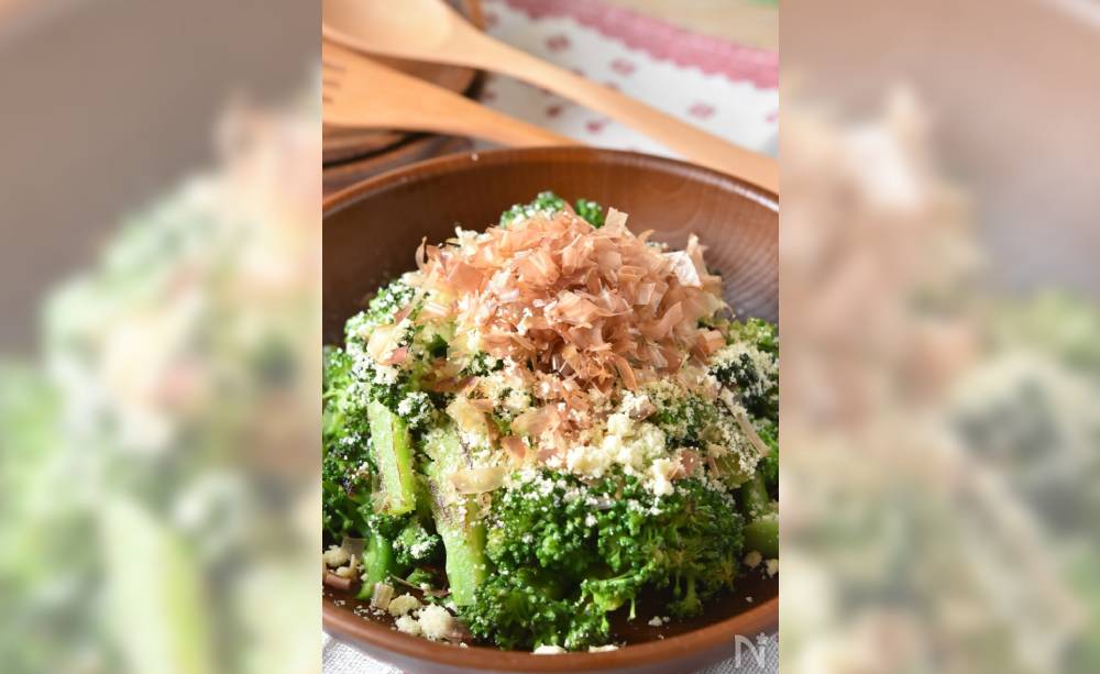 Grilled-Broccoli-with-Cheese and-Bonito-flake