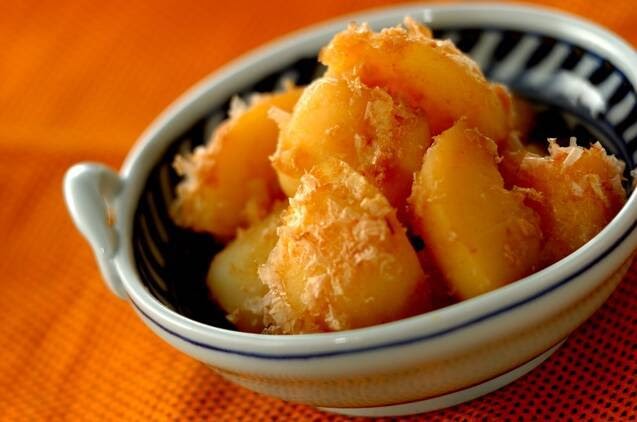 Simmered-potato-with-dried-bonito-flakes-1