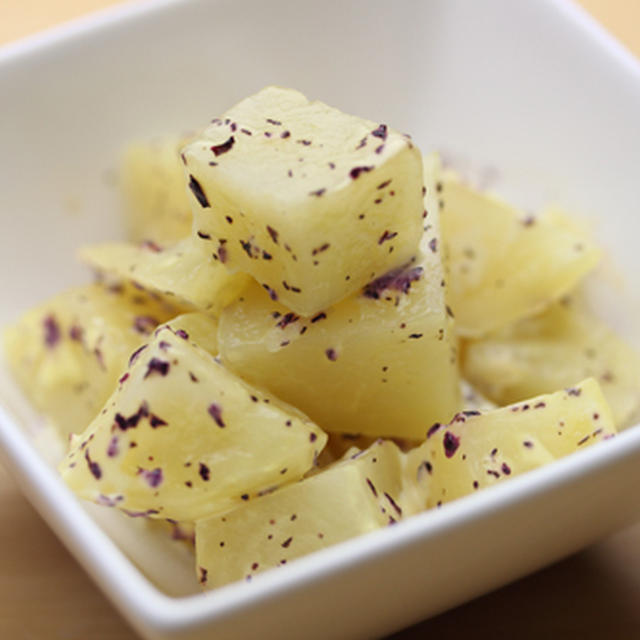 Potatoes with Yukari and mayonnaise.