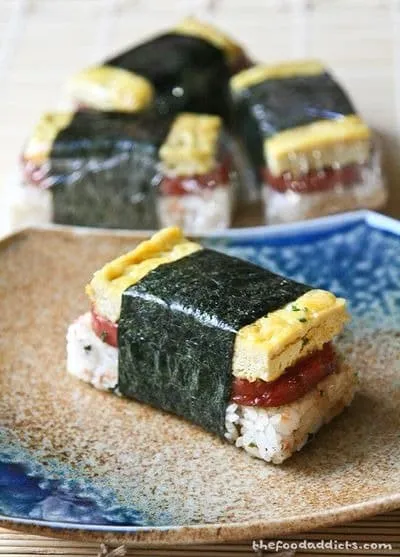 boulettes de riz onigiri utilisant du spam en conserve