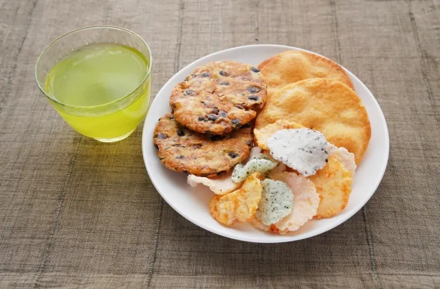 Japanese snacks Senbei